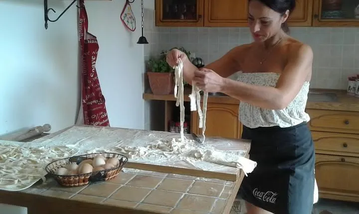 Sono Italiano! Lunch and Cooking Demo in Umbria region Fullday from Florence