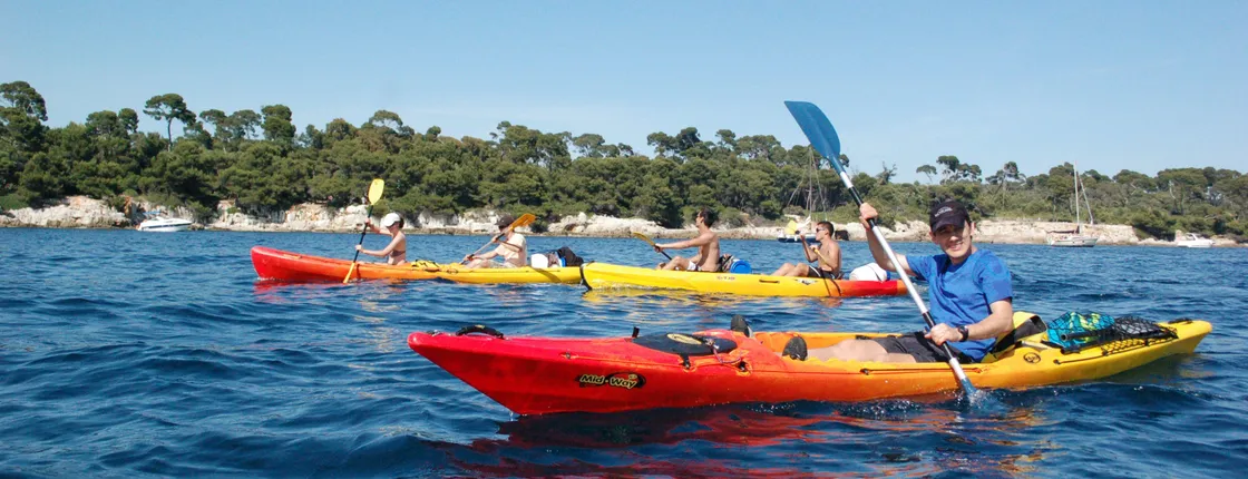 Sea kayak rental on the Esterel coast in the French Riviera