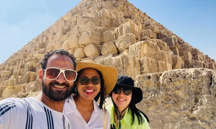Guided day tour to Giza pyramids