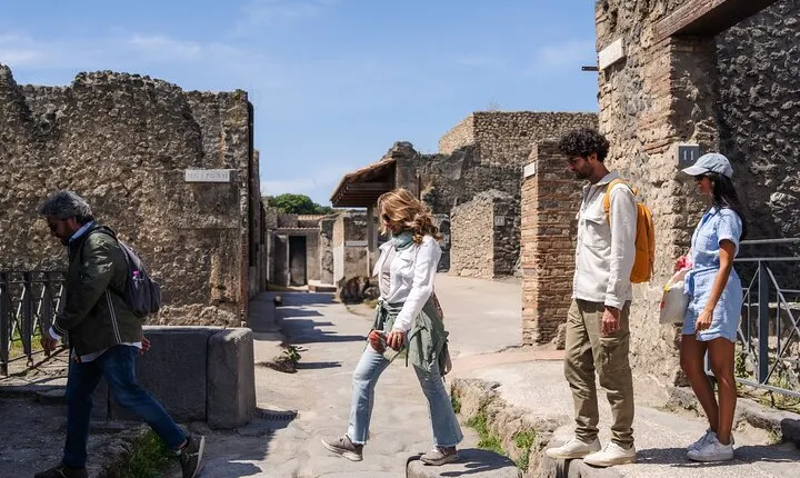 Pompeii & Herculaneum by Train from Rome with Pizza Lunch