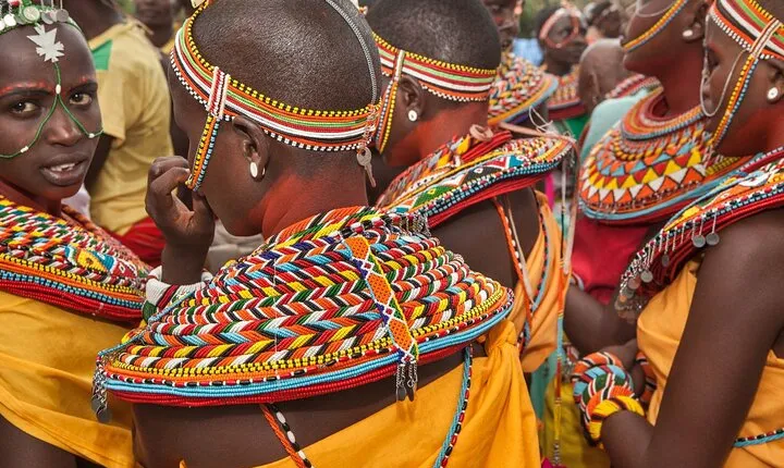 Karen Blixen, Giraffe ,Beads and Bomas cultural dance show