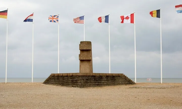 Normandy D-Day Beaches & Memorials Private Day Tour from Paris