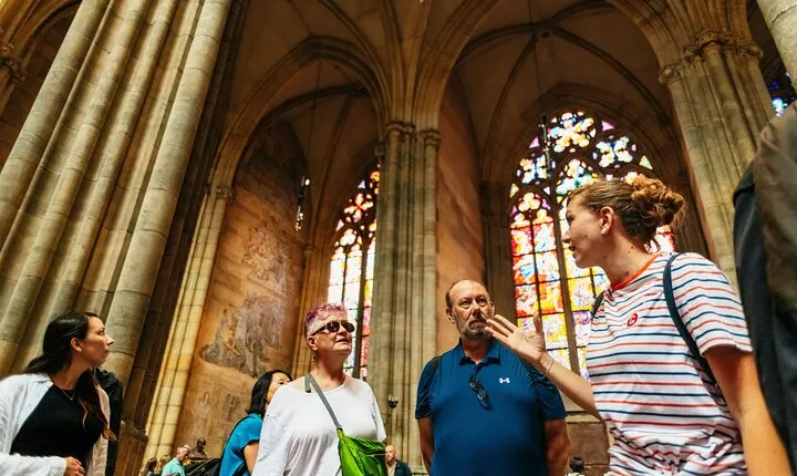 Prague Combo: Castle Guided Tour, Bus and Optional Boat