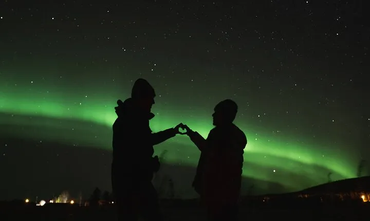 Rovaniemi: Northern lights Picnic with Sausages