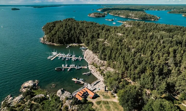 RIB Speed Boat Tour and Archipelago Island Visit (4,5h)