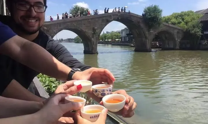 Private Half Day Tour: Zhujiajiao Water Town with Gondola Ride