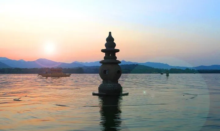 Private Hangzhou Day Tour to cruise in West Lake, Tea Plantation & Hefang street