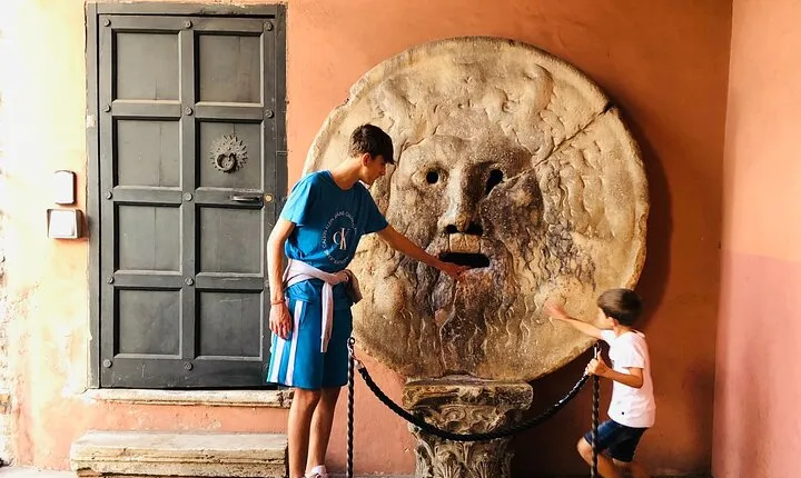 Top 12 Rome Sights: Private Chauffeur Tour with Official Guide