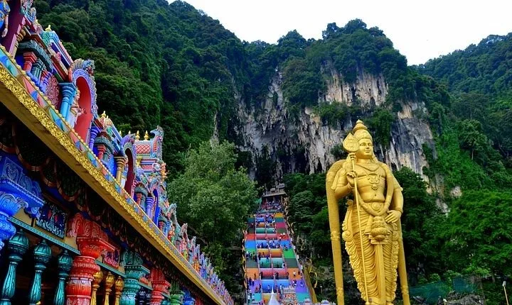 Holy Caverns and Temples of the Batu Caves Joint Tour