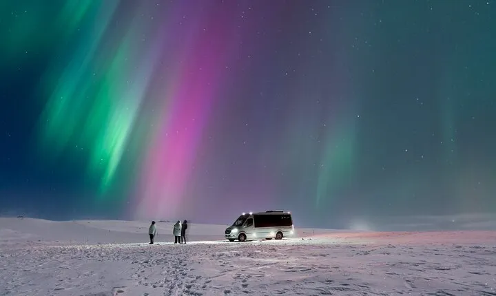 Small Group Northern Lights Tour with Hot chocolate & Photos 