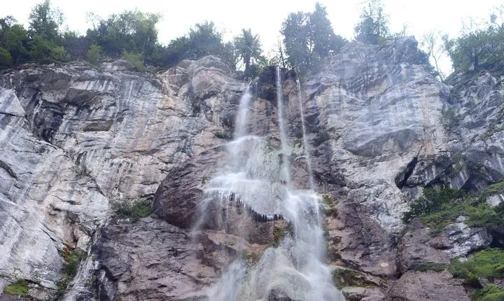 Skakavac Waterfall Light Hiking Adventure - Day Tour