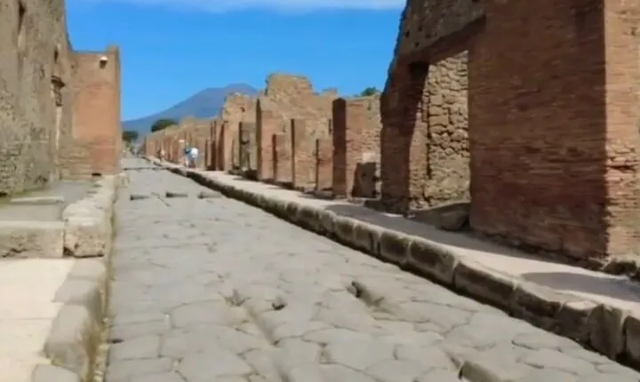Private transfer from Rome to Sorrento and Pompeii
