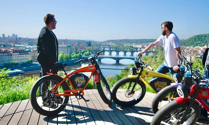 E-BIKE TOUR: 10 Must-See Landmarks & Viewpoints in Prague 1-8per.