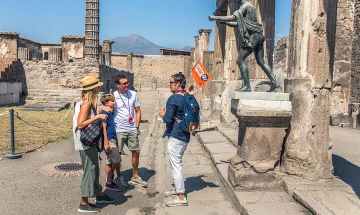 Private Transfer Naples to Positano with Guided Tour in Pompei