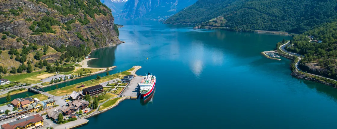 Full-day roundtrip guided tour from Bergen to Sognefjord with the Flam