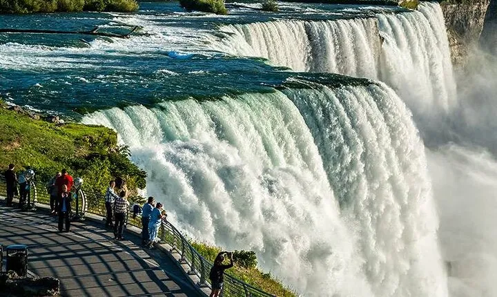 Niagara Falls Overnight Sightseeing Tour with Hotel, Hard Rock, Maid of the Mist
