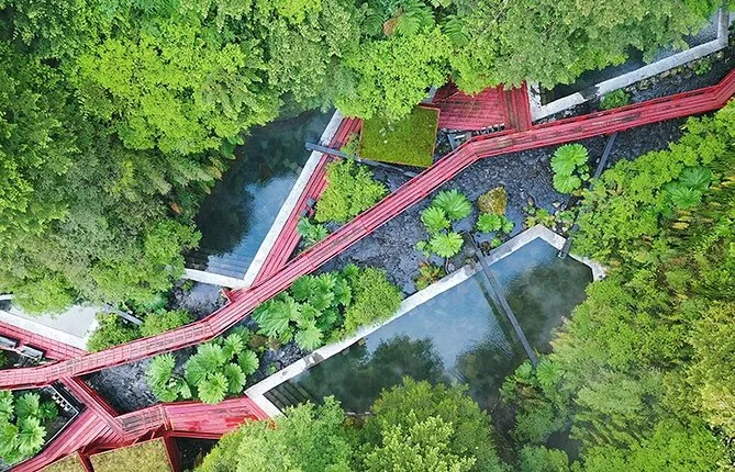 Tour to Geometric Hot Springs
