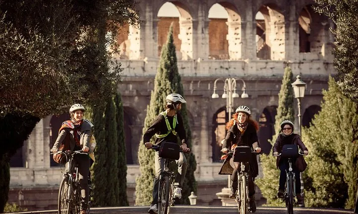 Highlights & Hidden Gems Tour with Top E-bike