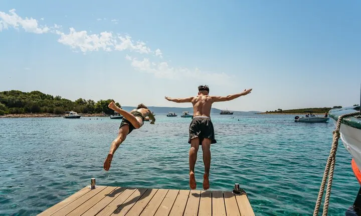 Blue Lagoon & 3 Islands Small-Group Speedboat Tour 