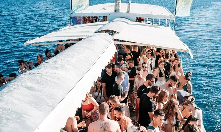 Boom Boat Party Pula – 6-Hour Cruise with DJ, Swim & Afterparty