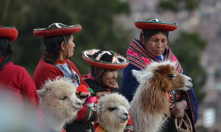 Full Day - Sacred Valley & Ccaccaccollo (Weaving experience)
