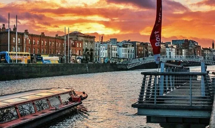 Dublin Sightseeing Cruise on River Liffey with Local Guide
