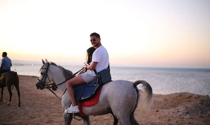 Hurghada: Two hours Horse riding on the desert and the sea