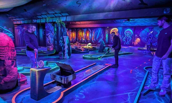 Ticket 45min Game - Fluorescent Mini Golf Under the Ocean