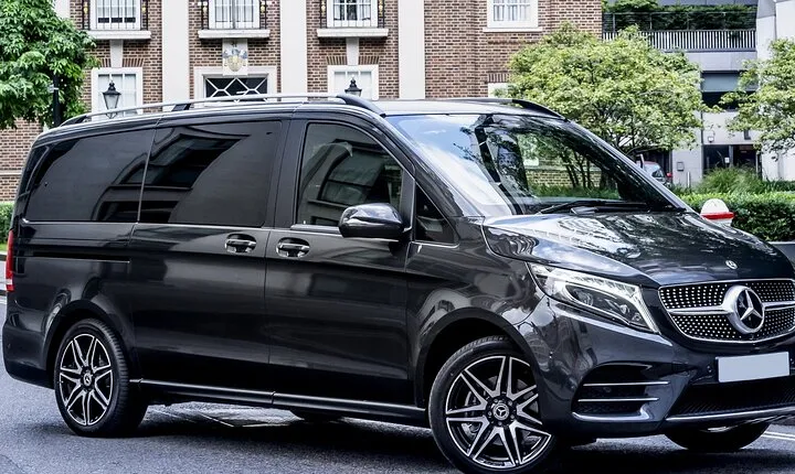 Private Transfer: Paris City to Paris Airport CDG by Luxury Van