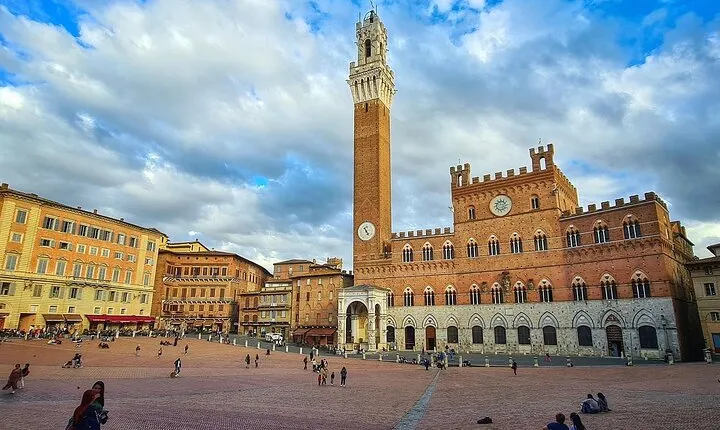 Luxury Transfer from Rome to Florence with Guided Siena Tour