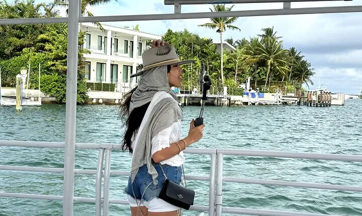 South Beach: Cruise of Millionaire’s Homes & Miami Skyline 