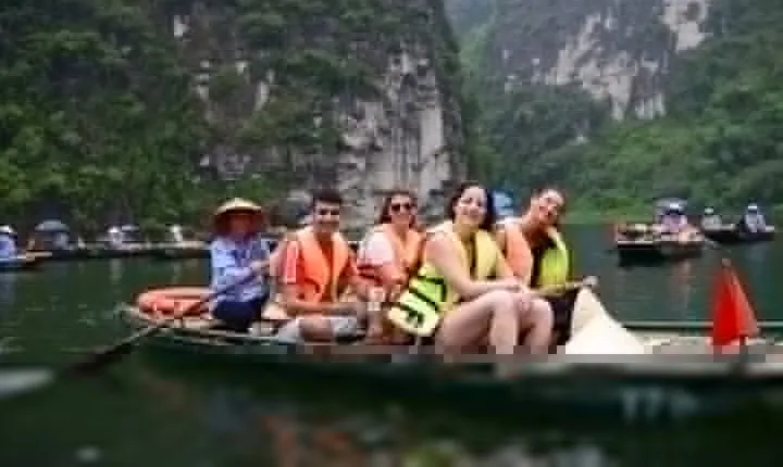 Ninh Binh Luxury Day Tour visit Hoa Lu and Trang An from HANOI
