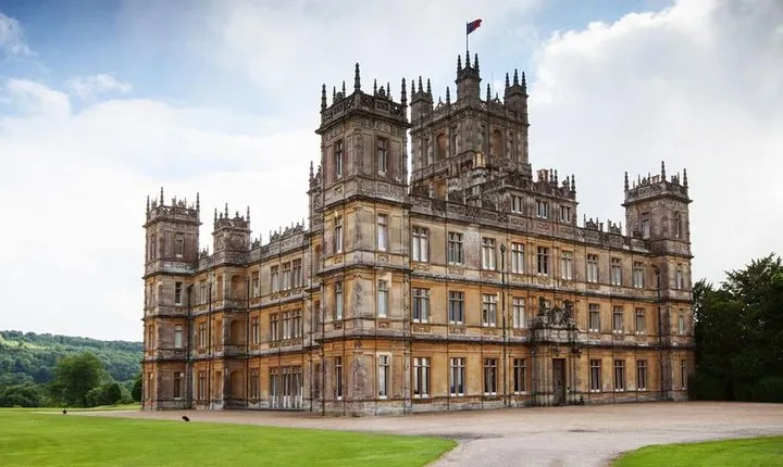 Private Round Trip Transfer : Heathrow or London to Highclere Castle