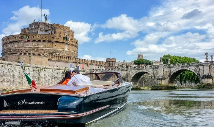 Romantic Private Cruise with Yacht on the Tiber