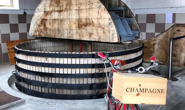 The Connoisseurs from Epernay (Private Half day Champagne Tour)