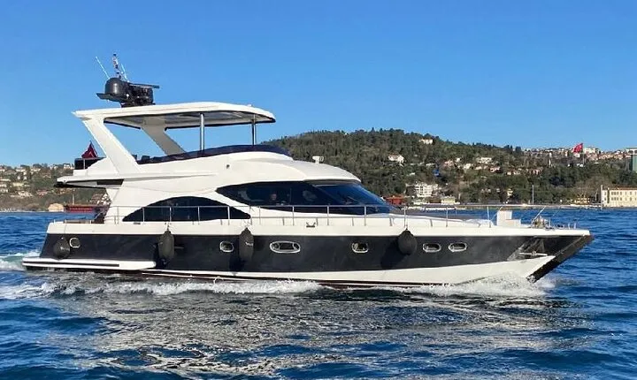 Istanbul: Private Luxury Yacht on Bosphorus 24 MT(79 feet)