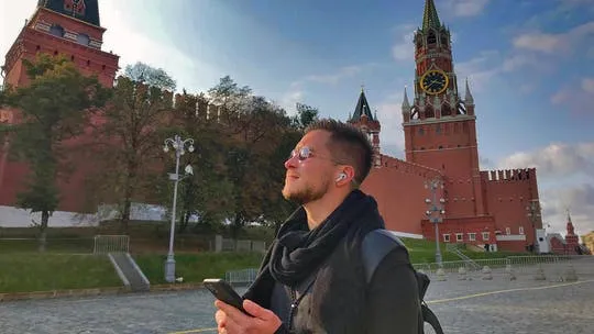Self-guided audio tour around the fortress wall in Moscow Kremlin