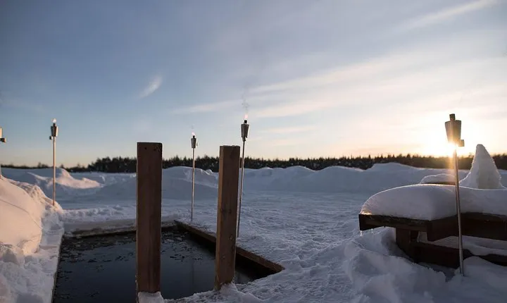 Private Lappish evening in the wilderness with traditional sauna and dinner