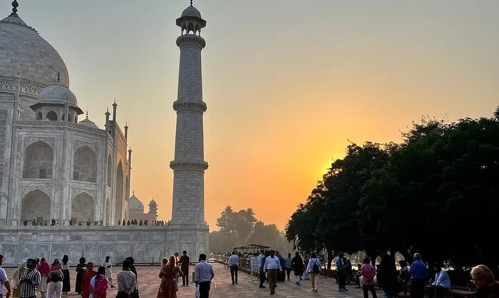 Same day tour of Tajmahal & Agra fort from Mumbai