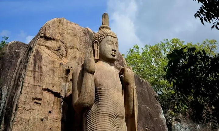 Aukana and Anuradhapura Day Tour From Habarana