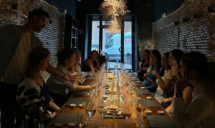 Classic wine tasting in SALUT Wine Studio