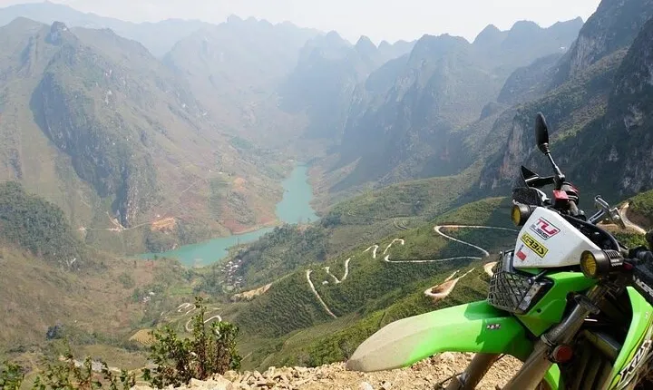 Motorcycle Tour of Ha Giang Loop 4 days 3 nights all-inclusive