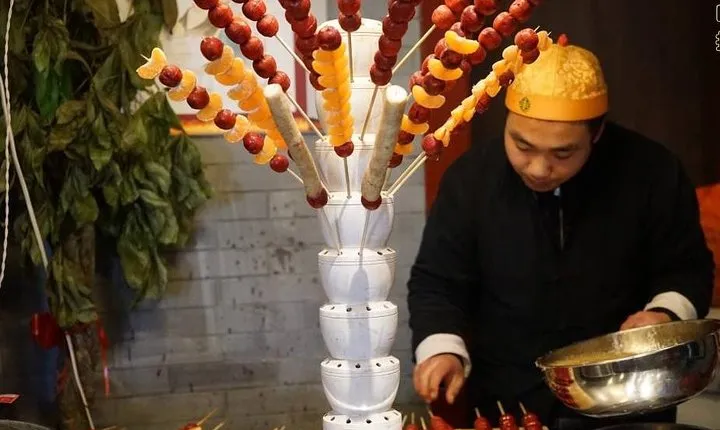 Beijing Private Food Walking Tour in Houhai Lake and Nanluoguxiang Hutong