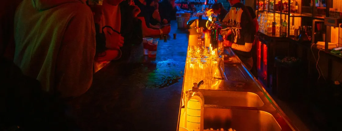 Skip the line pub crawl with VIP treatment in Prague