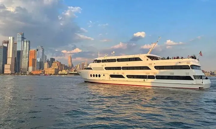 Horizon's Edge NYC New Year's Eve Party Cruise