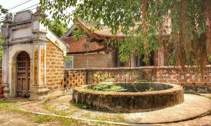 Tay phuong pagoda and Duong Lam ancient village with biking