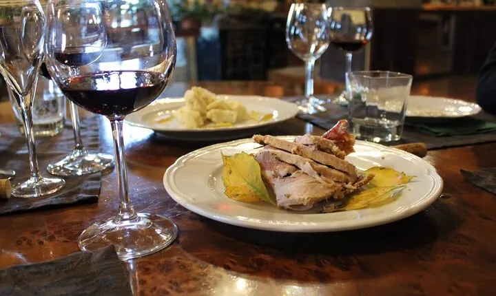 Wine tasting in Roman Countryside: 3-hour tour from Rome