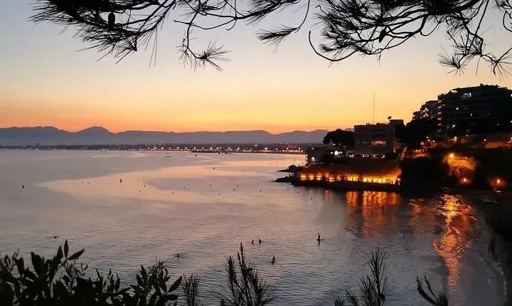 Guided tour “Love stories of Salou"