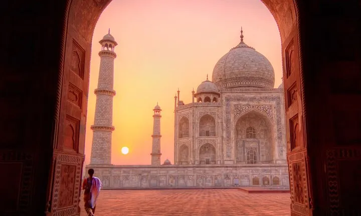 From Delhi: Taj Mahal Sunrise & Aga Fort with Tour Guide