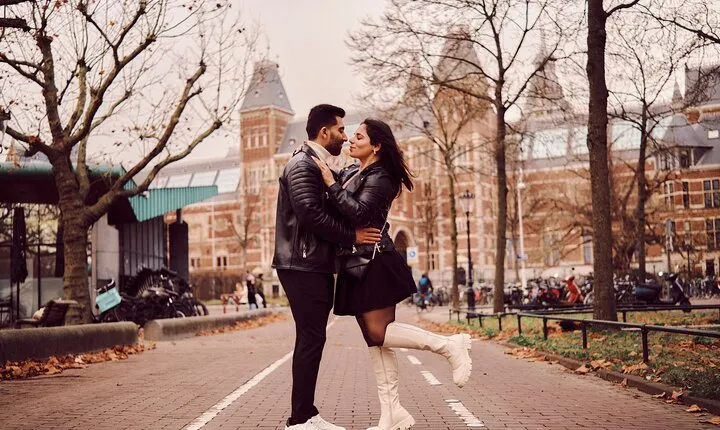 Amsterdam: Professional Rijksmuseum & Museumplein Photoshoot